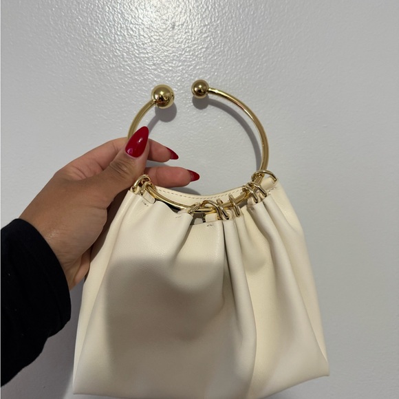 Vera by Verafied Cream Ring Handle Bag - Picture 7 of 10